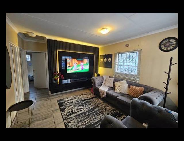 2 BEDROOM HOUSE FOR SALE IN CLAYVILLE